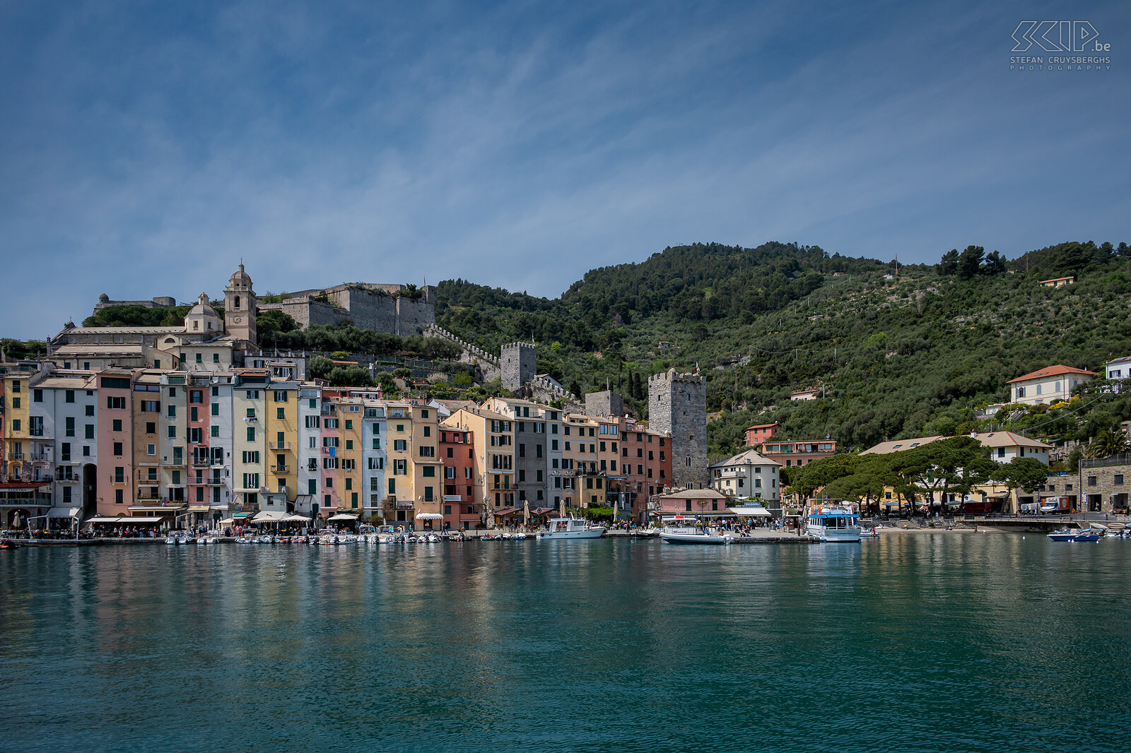 Portovenere We traveled by boat from Vernazza to Portovenere. The impressive citadel, the church on the rock, the narrow streets, the colored houses and the authentic harbor make this town one of the most romantic places on the Ligurian coast and actually also the hidden sixth pearl of the Cinque Terre. Stefan Cruysberghs